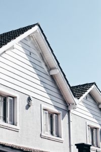 Dachowe płyty warstwowe – wszystko, co musisz o nich wiedzieć
